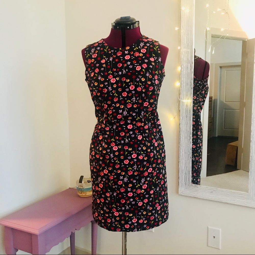 3/10$🍑Adorable Floral Dress!